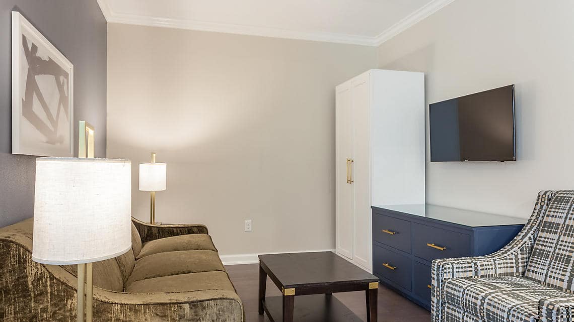 Bluegreen King 583 Standard Living