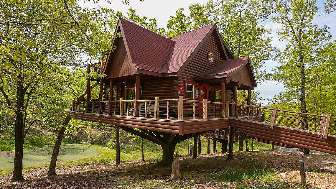 Branson Cedars treehouse