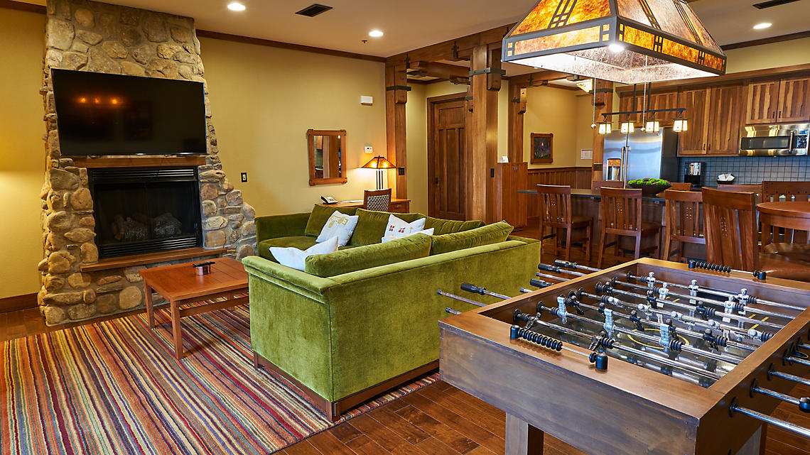 the cliffs at long creek lodge living area