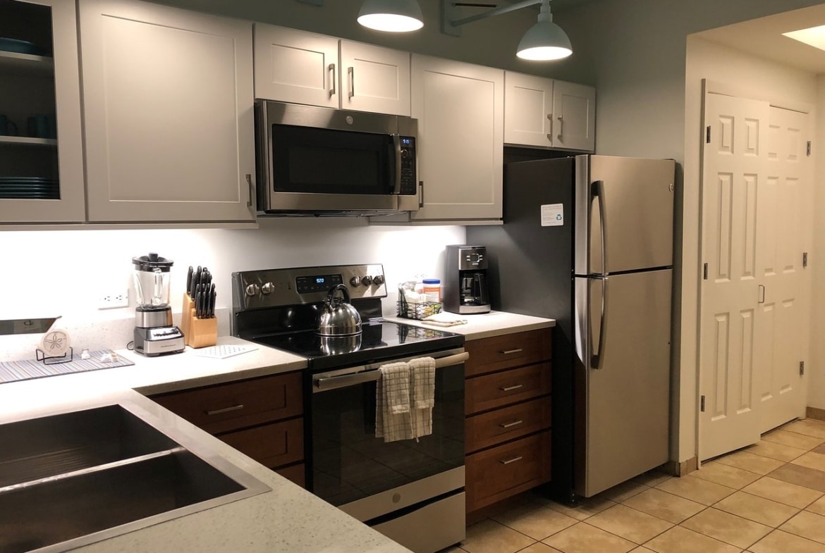 Marriotts Harbour Lake Kitchen