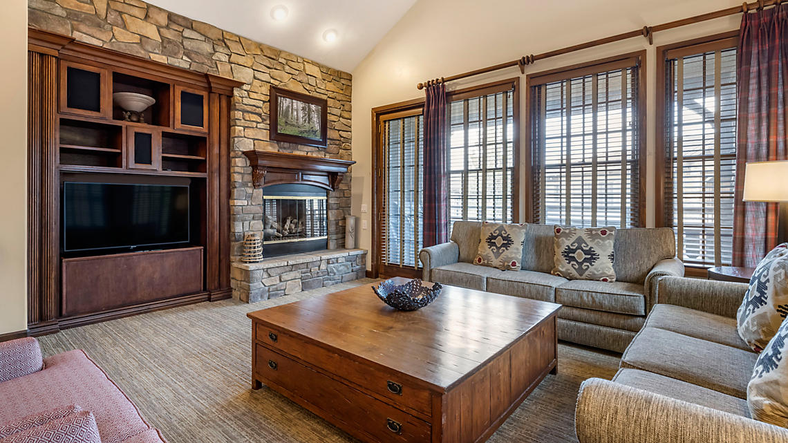 the club at big bear village home living room