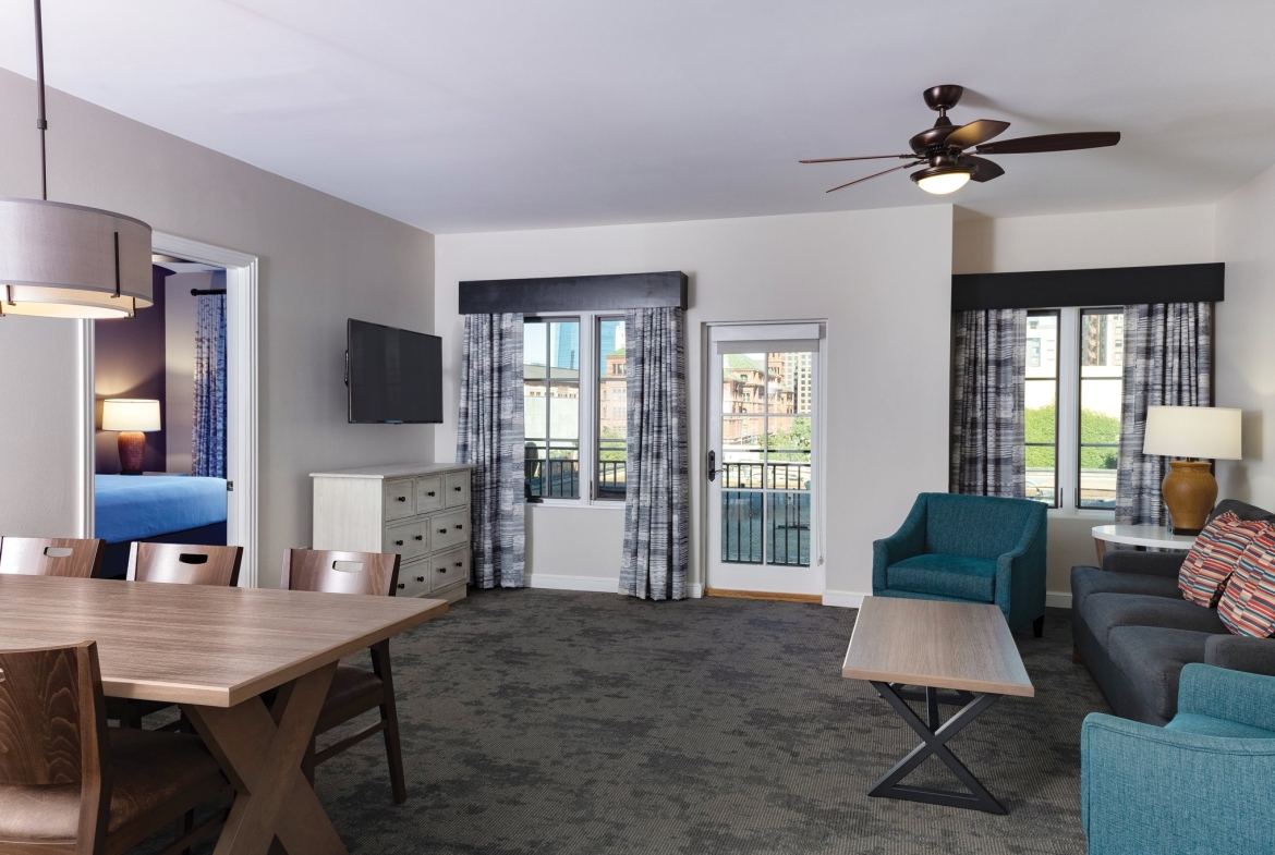 Wyndham La Cascada living room