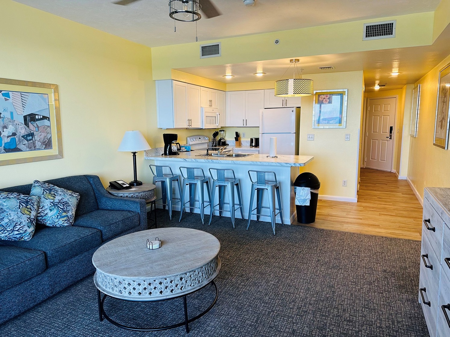 Wyndham Ocean Walk living and dining area