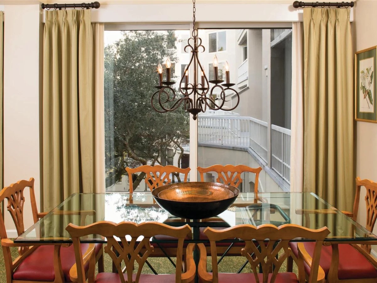 Harbour Club at Harbour Town Dining Area Harbour Club at Harbour Town Dining Area