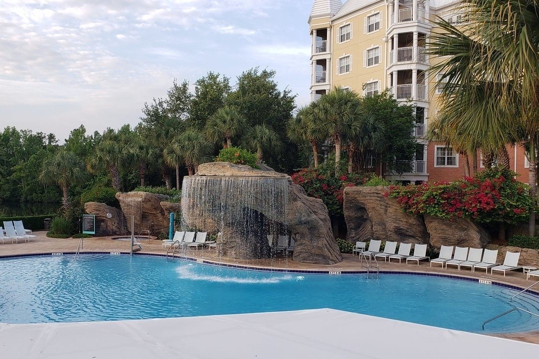 Hilton Grand Vacations SeaWorld pool