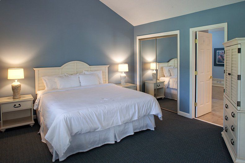 single bed in room