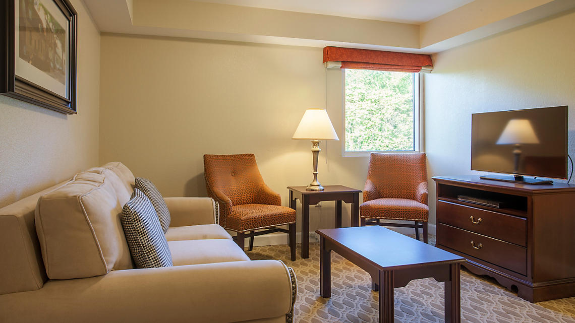 Bluegreen Patrick Henry Square living room