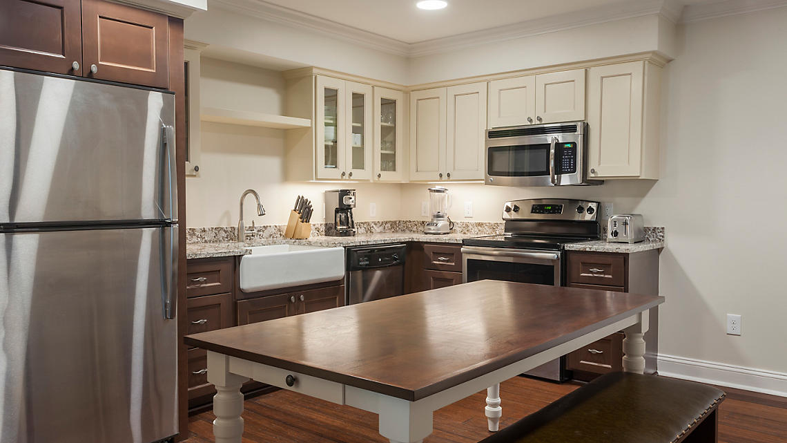 Bluegreen Patrick Henry Square kitchen