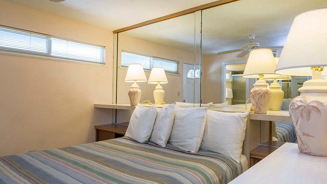 surfrider beach club bedroom
