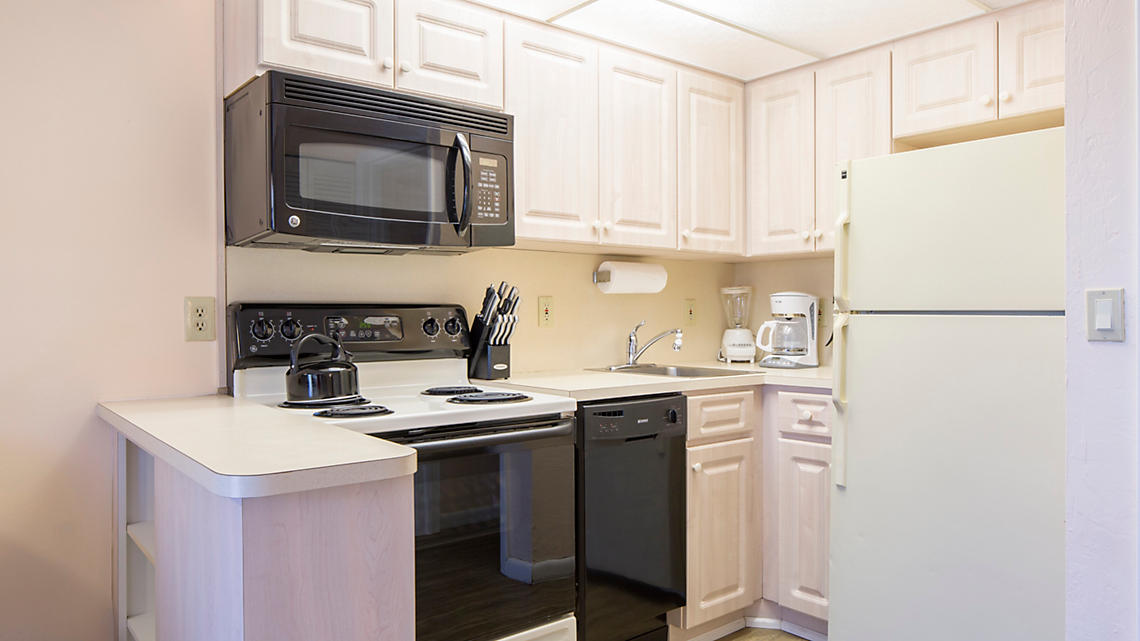 surfrider beach club kitchen