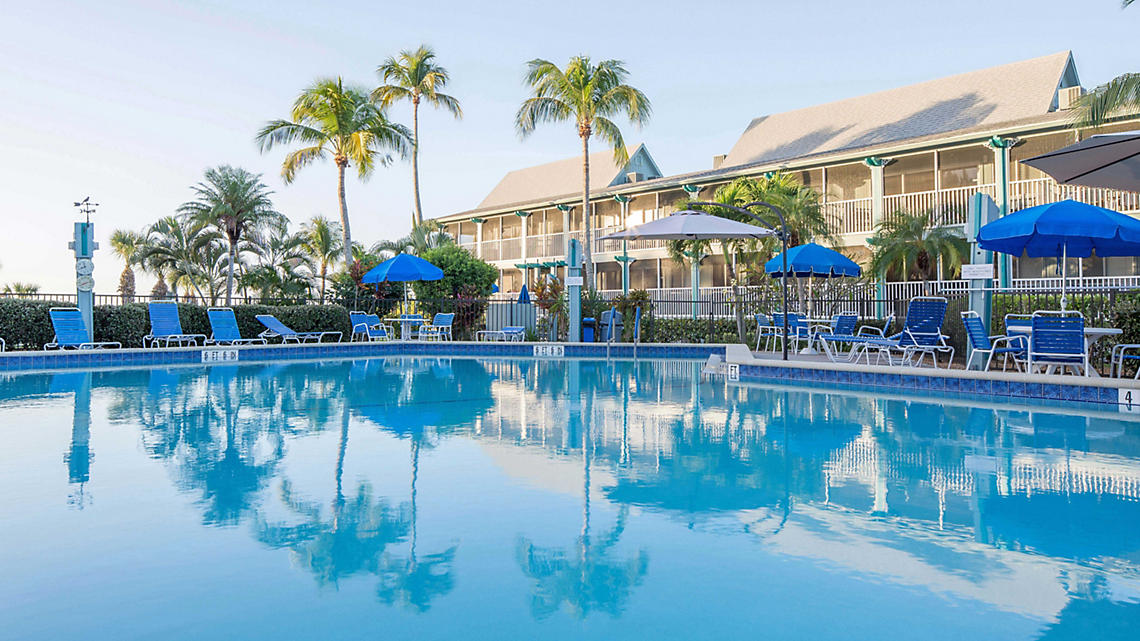 surfrider beach club pool