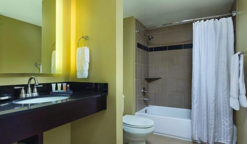 Peacock Suites Bathroom