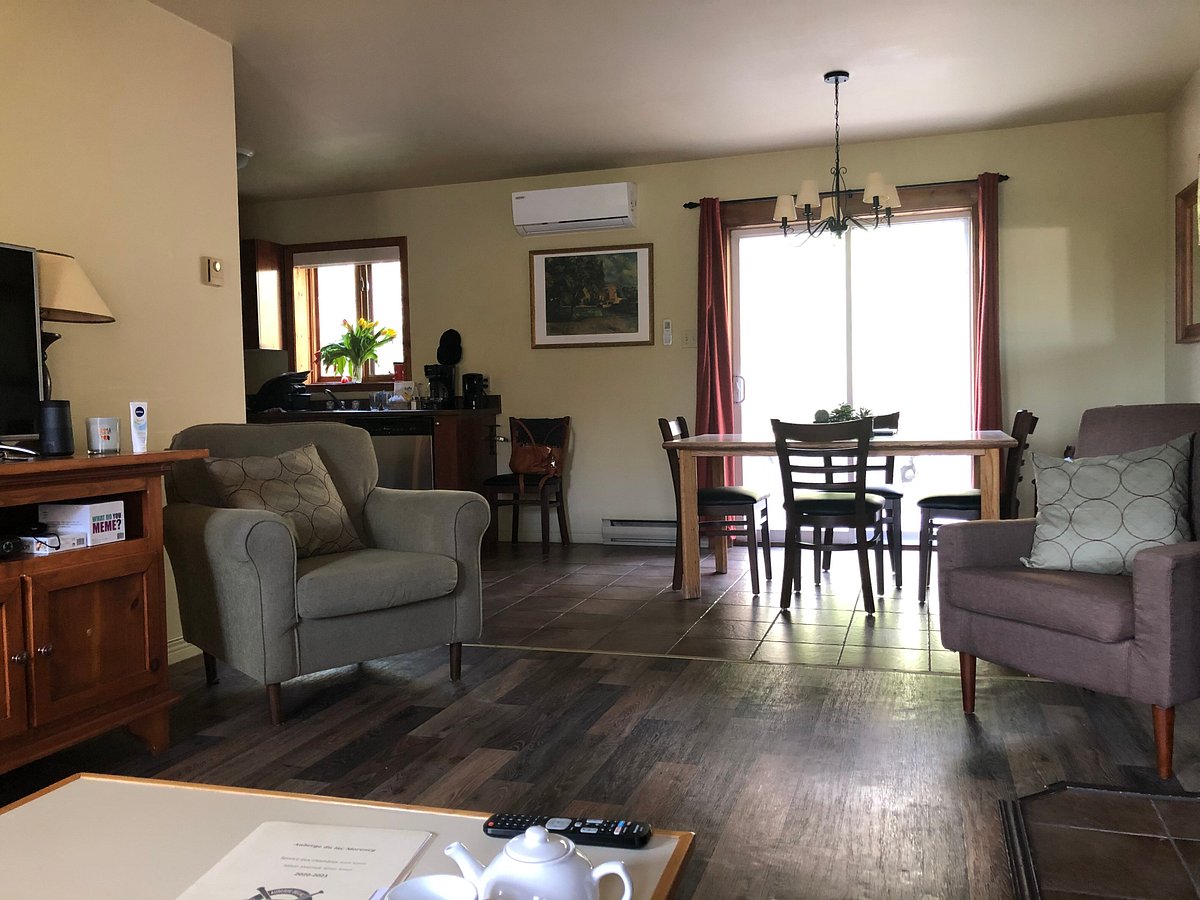 Club Geopremiere At Auberge Du Lac Morency Living Room Club Geopremiere At Auberge Du Lac Morency Living Room
