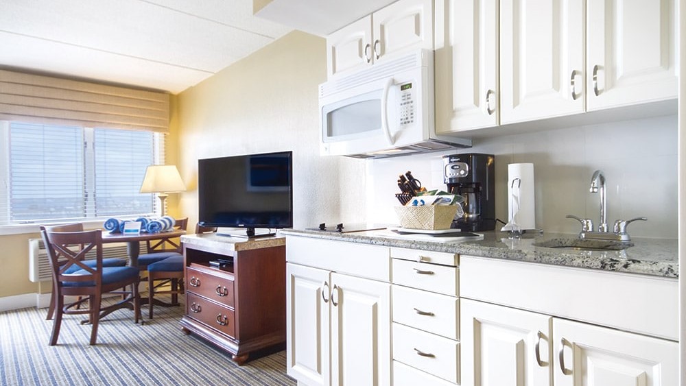 Wyndham Inn On Long Wharf Kitchen