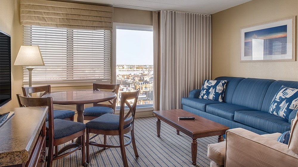 Wyndham Inn On Long Wharf Living