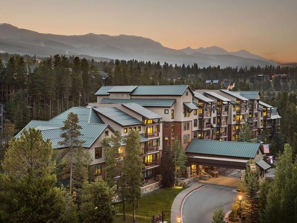 Hilton Grand Vacation Club Locations: Valdoro Mountain Lodge