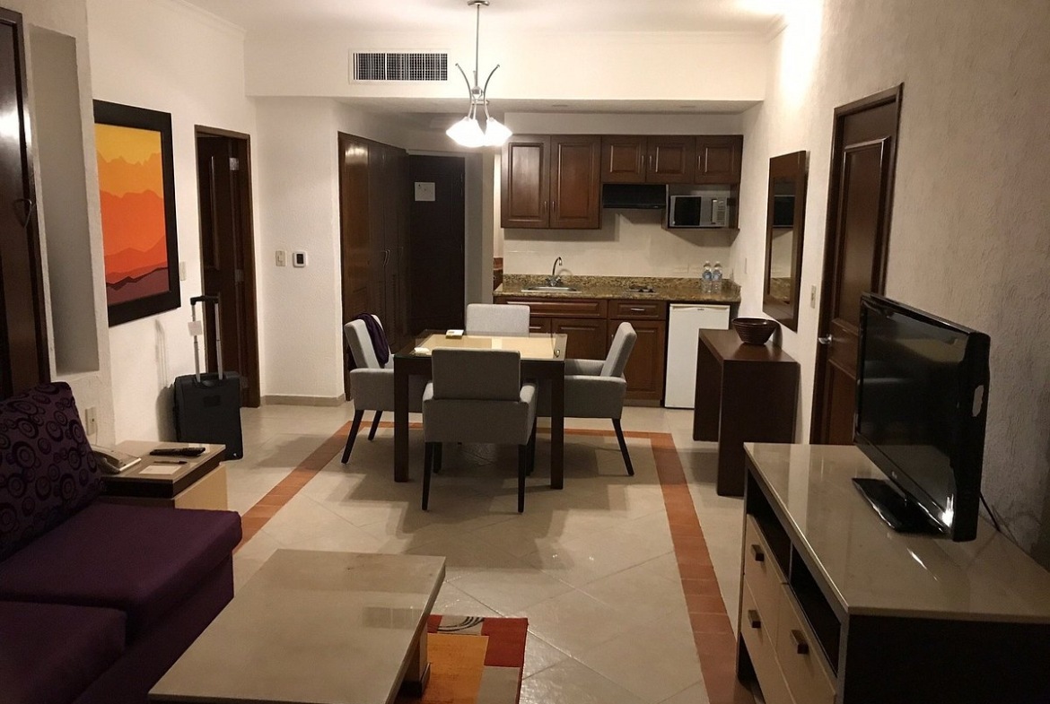 Wyndham El Cid Marina Beach Hotel - Yacht Club living room