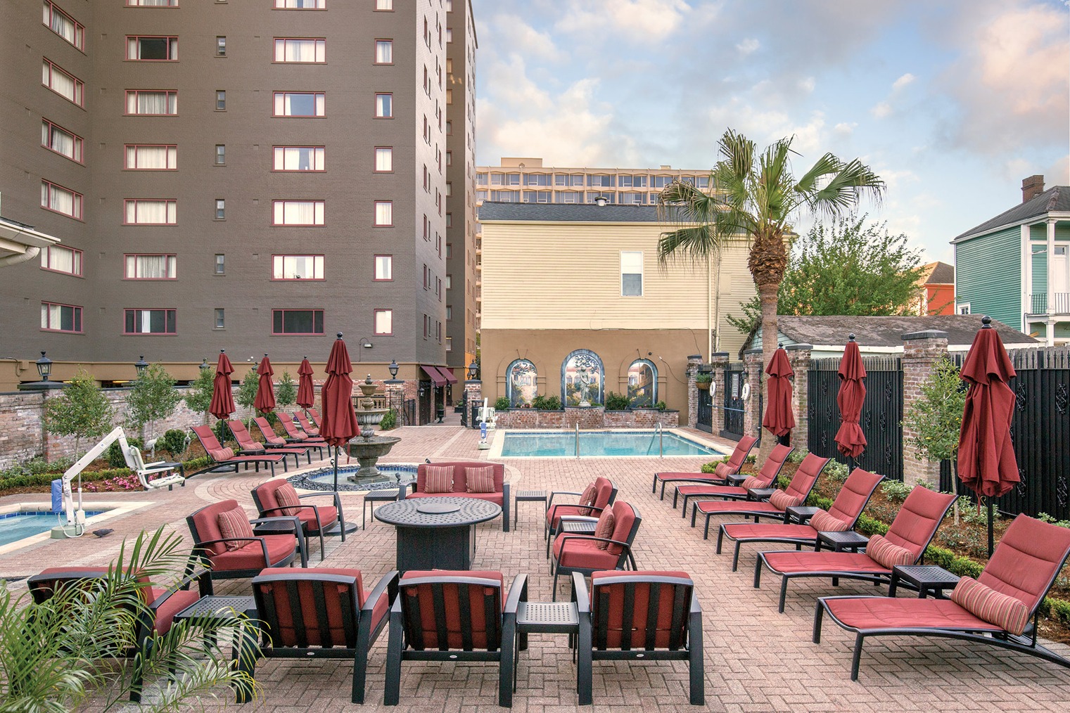 Wyndham New Orleans At Avenue Plaza pool area