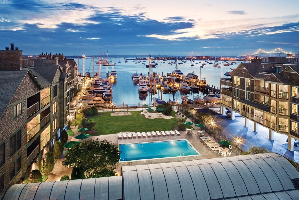 Wyndham Newport Onshore outdoor pool