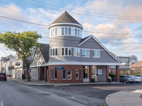 Wyndham Newport Onshore front view