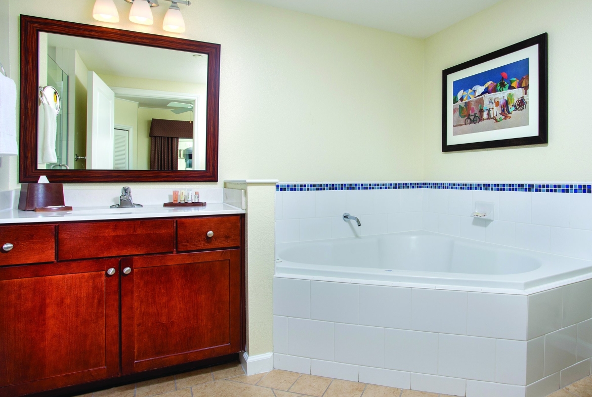 Wyndham Oceanside Pier Resort bath