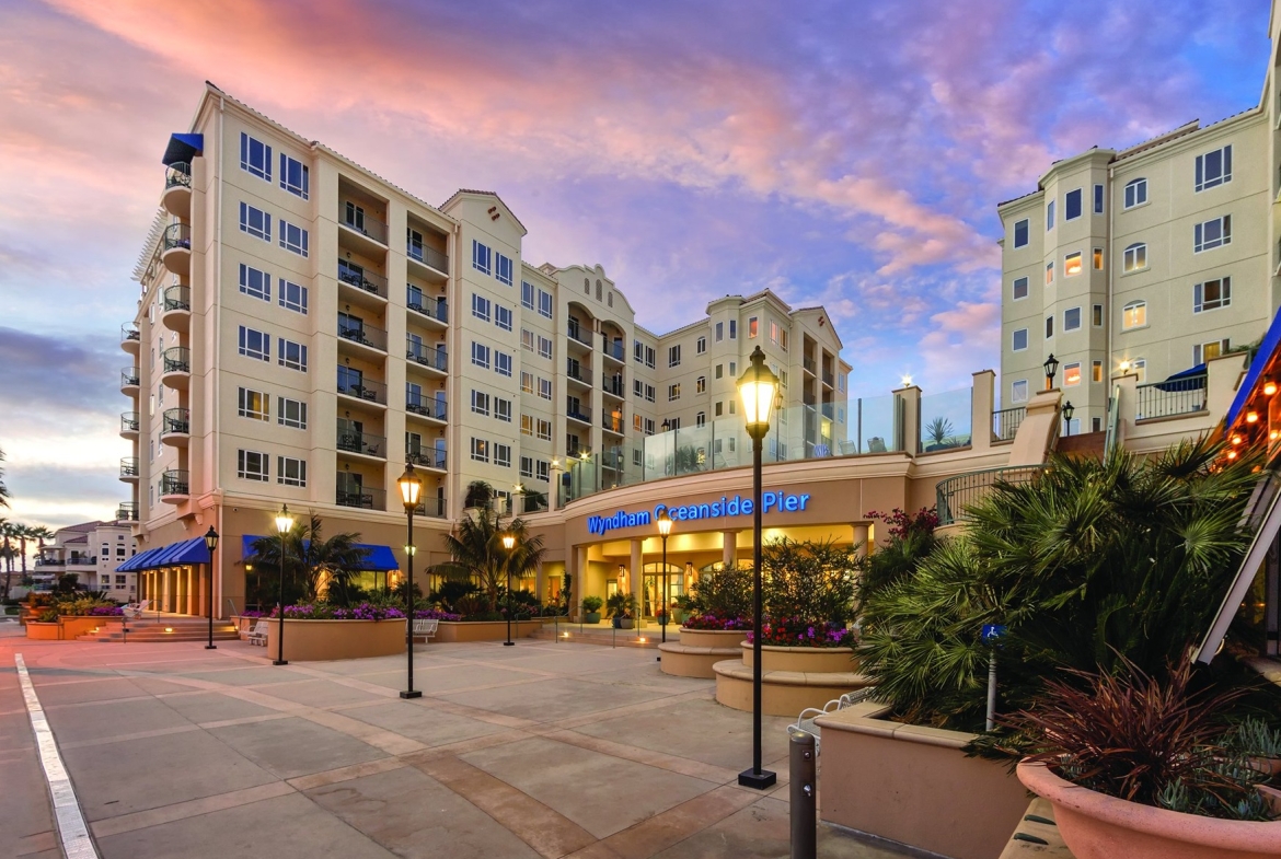 Wyndham Oceanside Pier Resort exterior