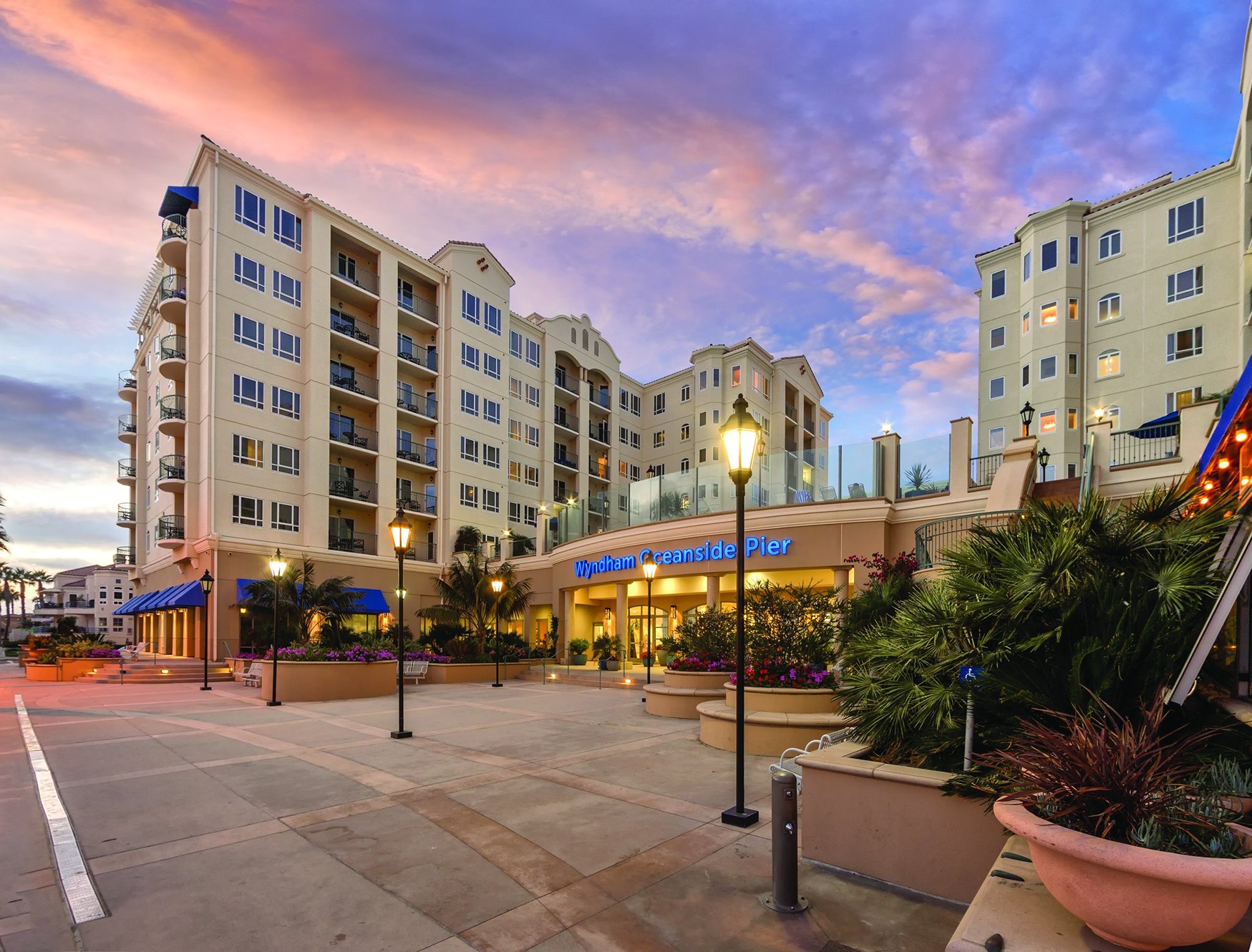 Wyndham Oceanside Pier Resort exterior