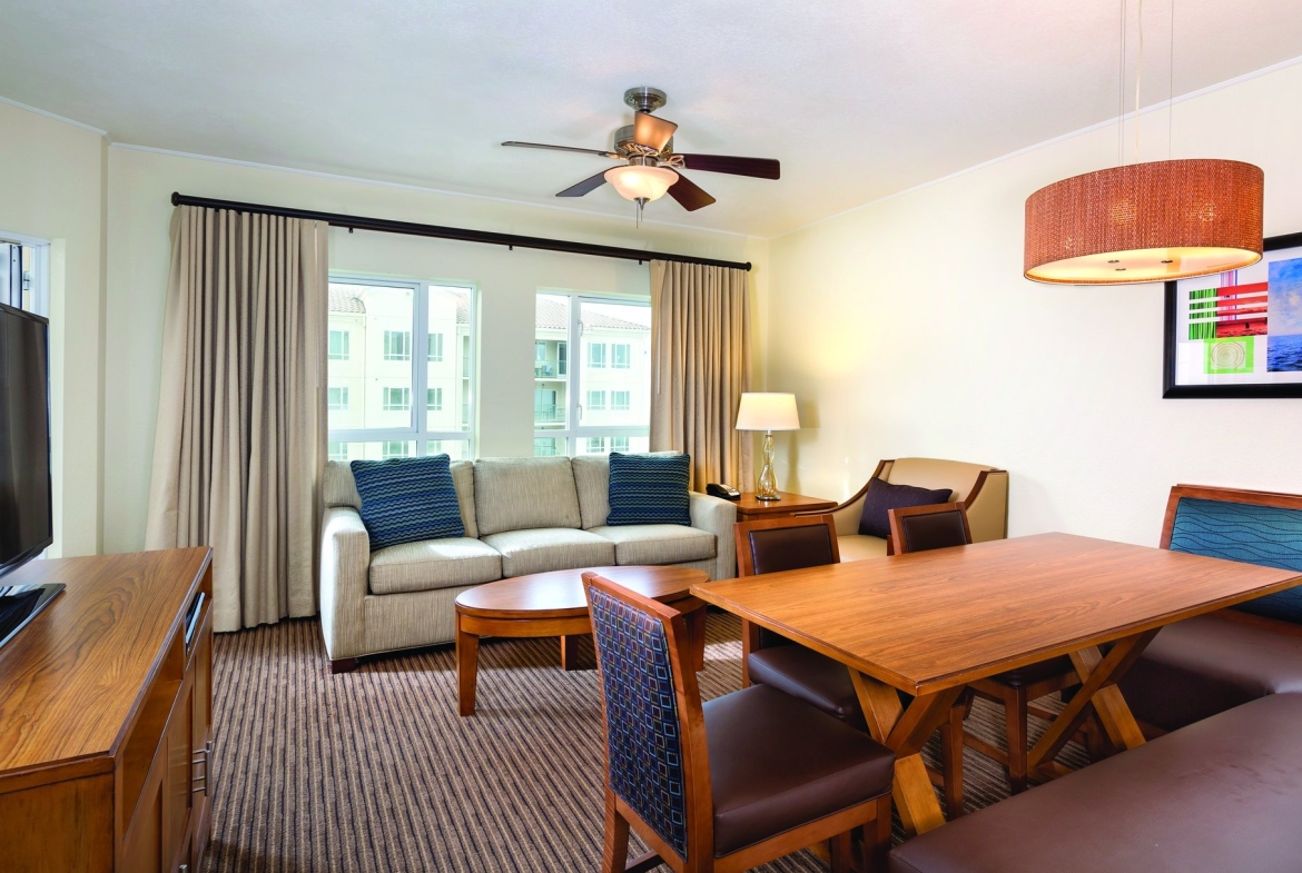 Wyndham Oceanside Pier Resort living room