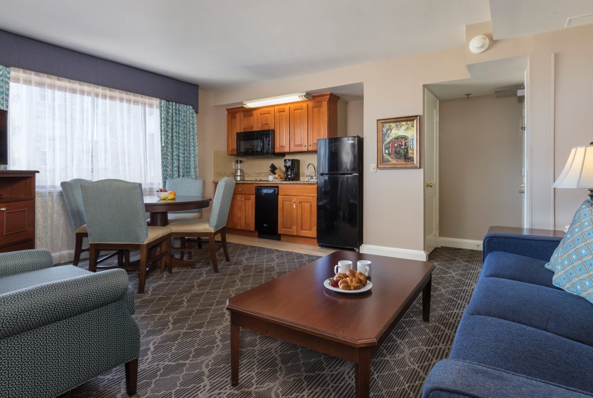 Wyndham New Orleans At Avenue Plaza living room