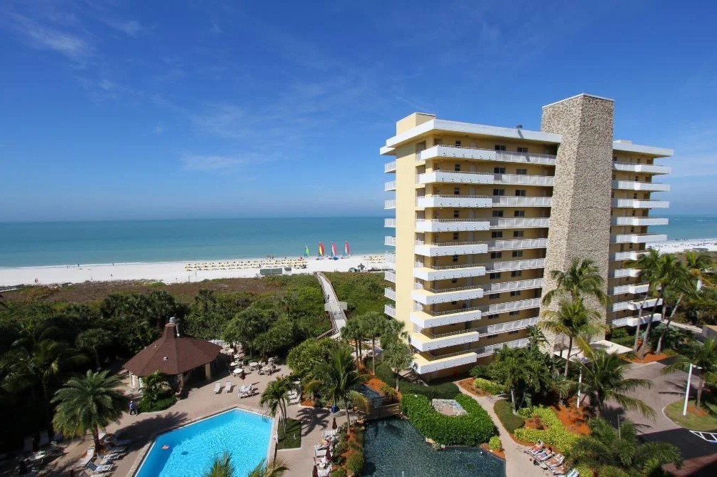 Charter Club Of Marco Beach ext