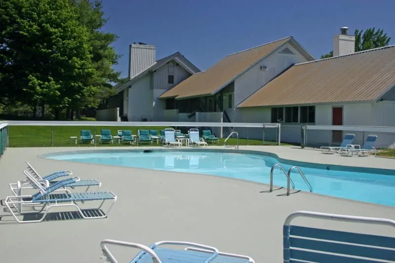 Village Green At Stowe Pool