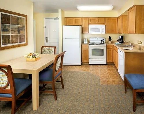 WorldMark San Diego - Mission Valley Dining Area and Kitchen