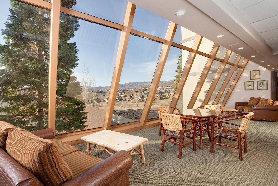 Legacy Vacation Resorts-Steamboat Springs Hilltop indoor seating