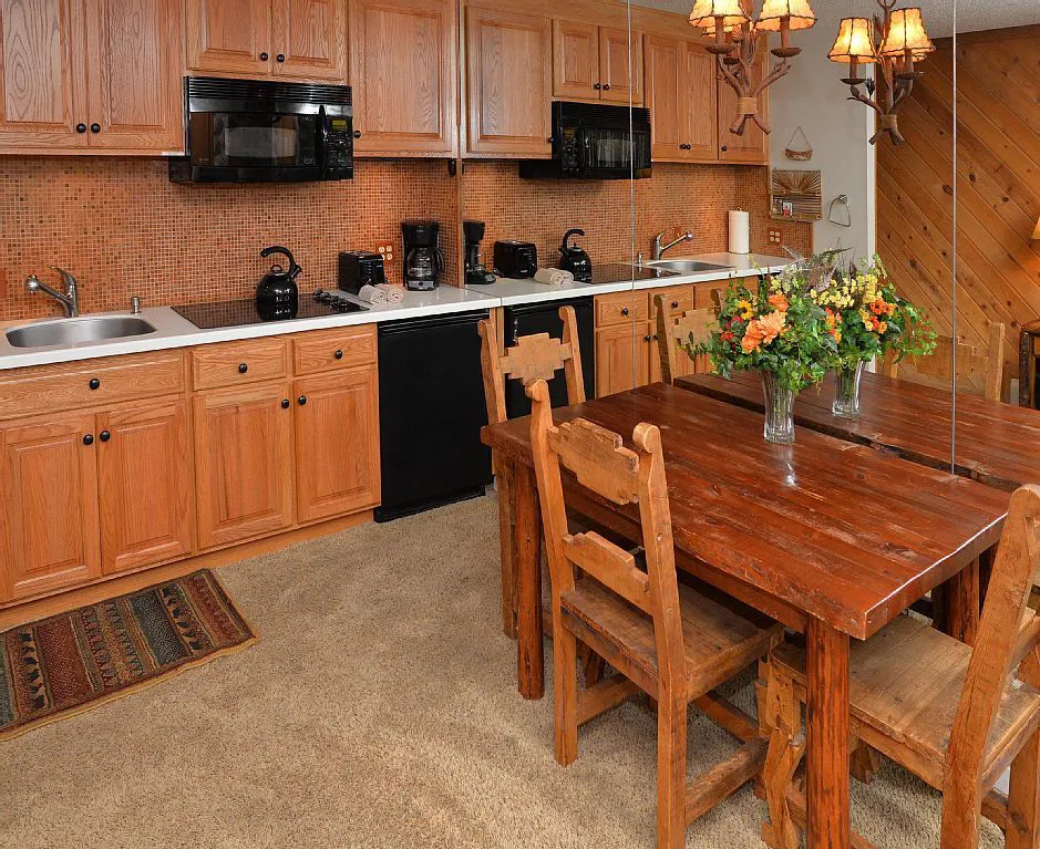 Vantage Point Dining Area and Kitchen