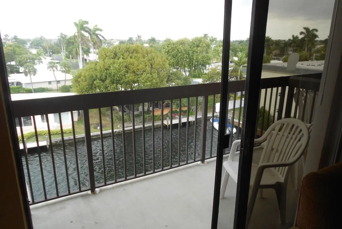Surfsider Resort And Tennis Club Balcony