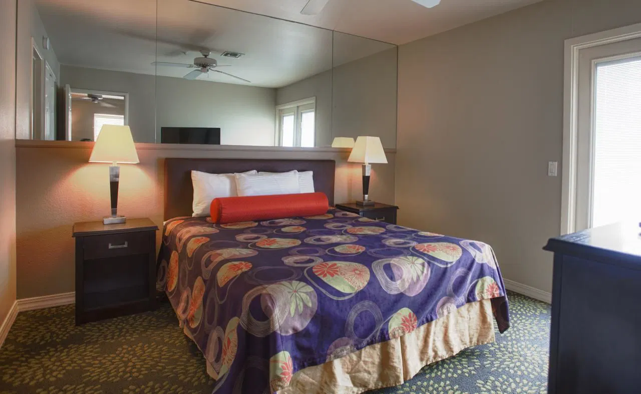 London Bridge Resort bedroom London Bridge Resort bedroom