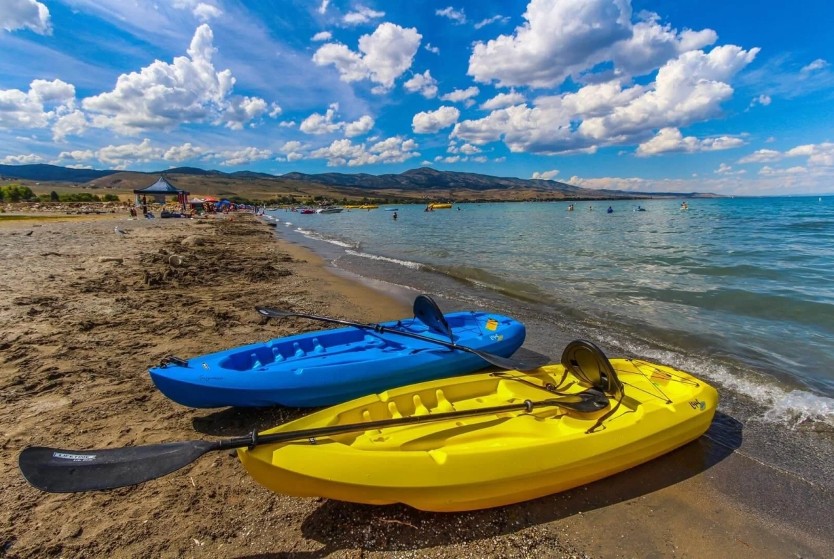 lake area