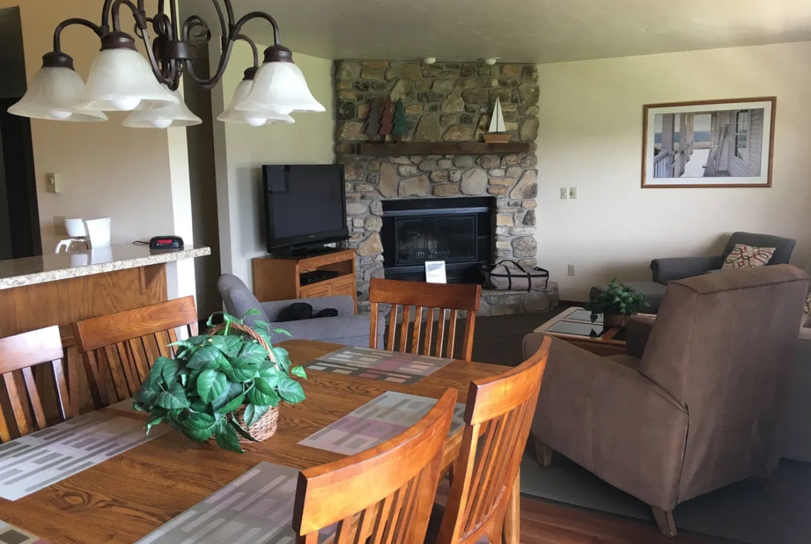 The Rushes Living and Dining Area