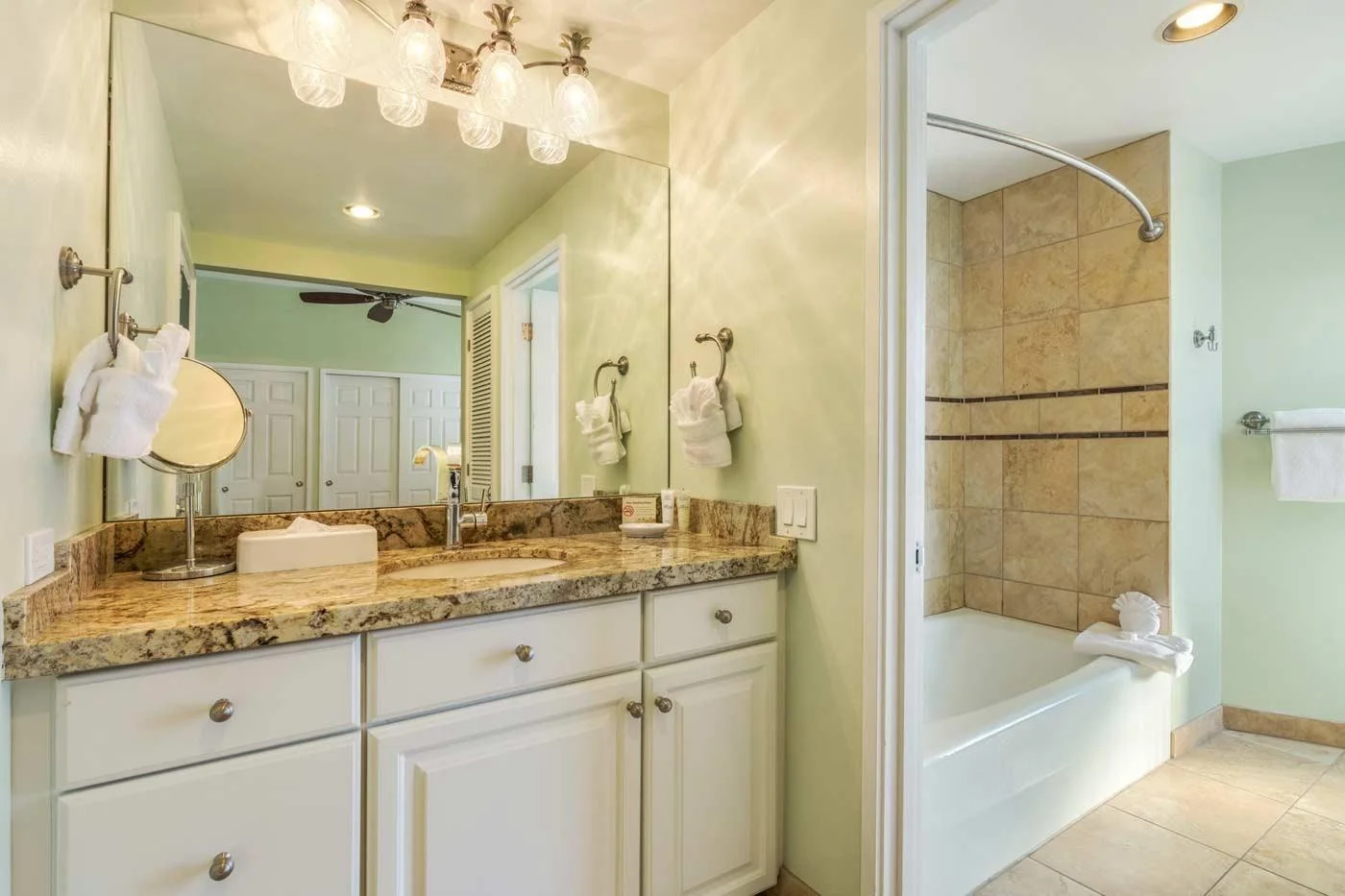 Bathroom: Club Wyndham Royal Sea Cliff Bathroom