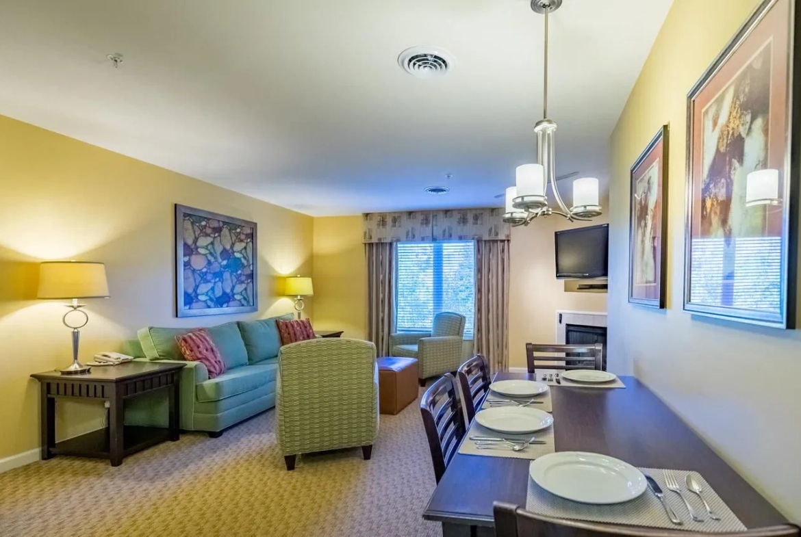 Vacation Village In The Berkshires Living and Dining Area