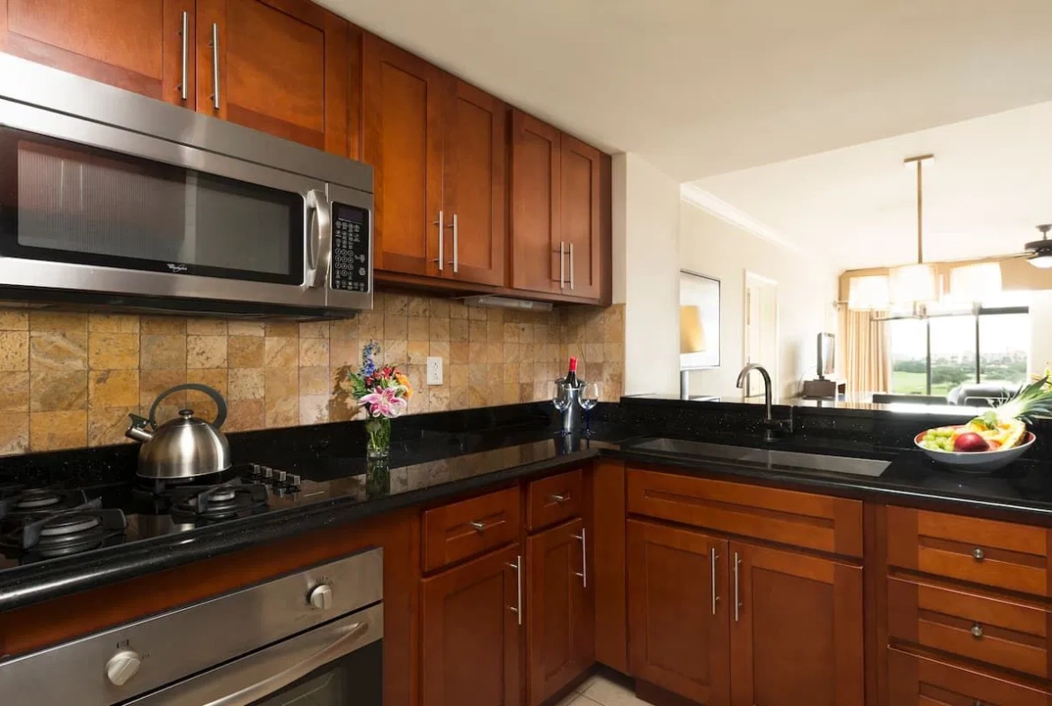 full kitchen