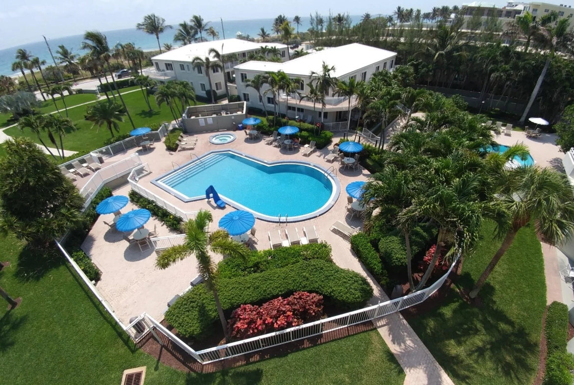 resort pool
