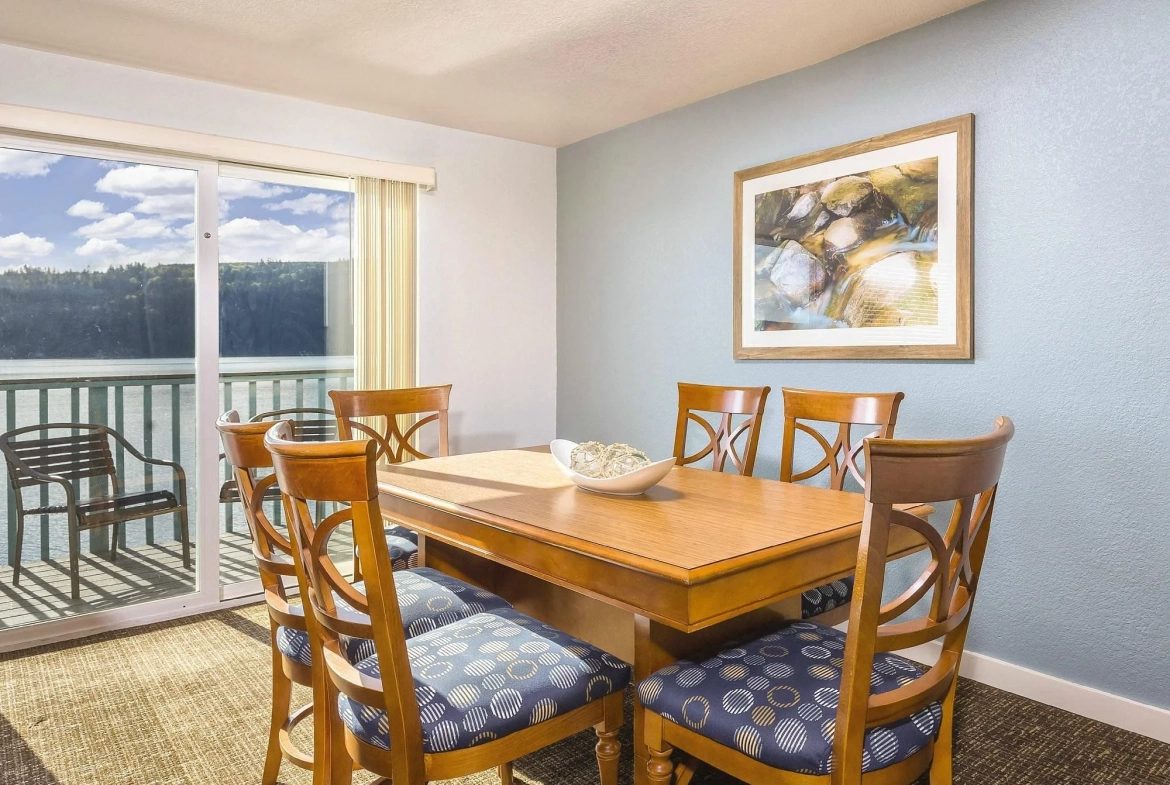 WorldMark Discovery Bay Dining Area