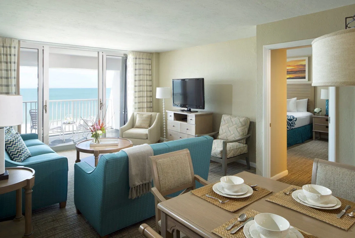 Surf Club Of Marco Dining Area