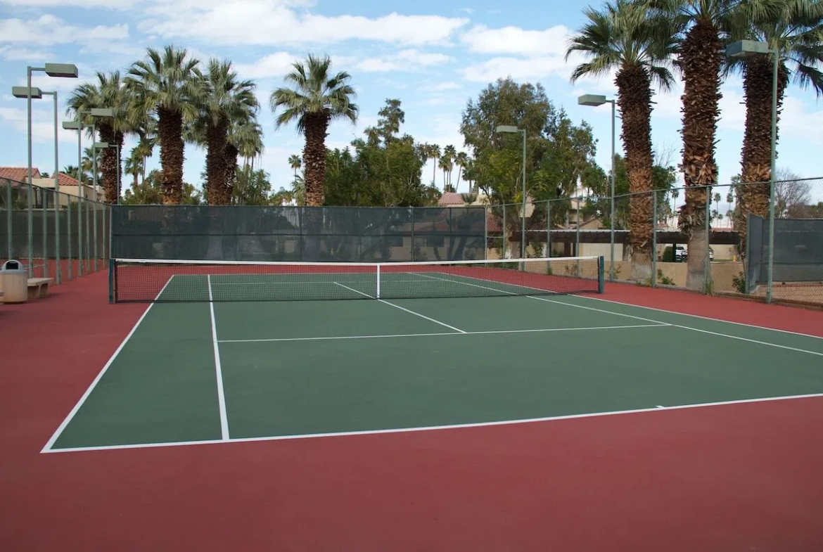 Vacation Internationale - The Oasis Tennis Court