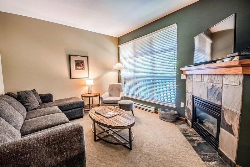 Whistler Vacation Club At Twin Peaks Living Area