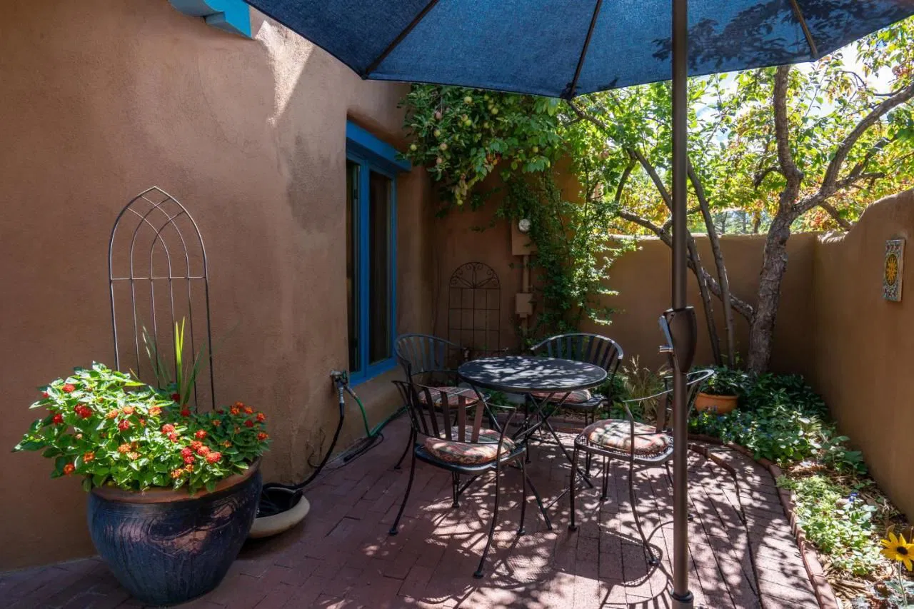 Las Brisas De Santa Fe courtyard Las Brisas De Santa Fe courtyard