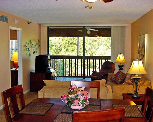 Charlotte Bay Resort And Club living and dining