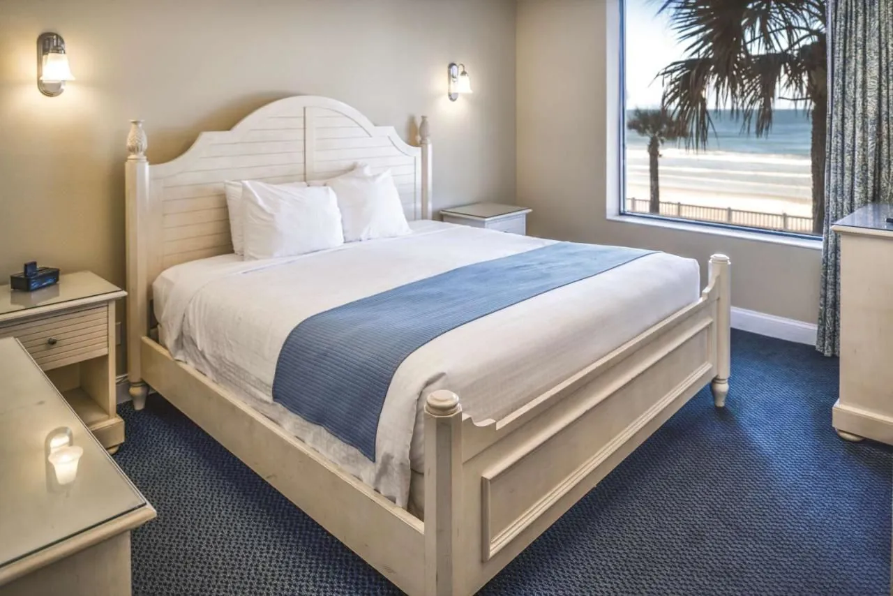 Cove On Ormond Beach bedroom