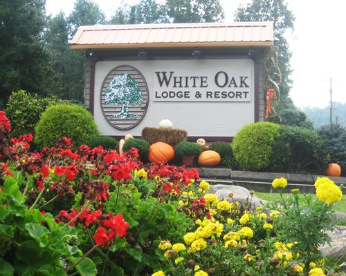 White Oak Lodge & Resort Entrance